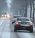 Der erste Schnee trifft Autofahrer oft überraschend.